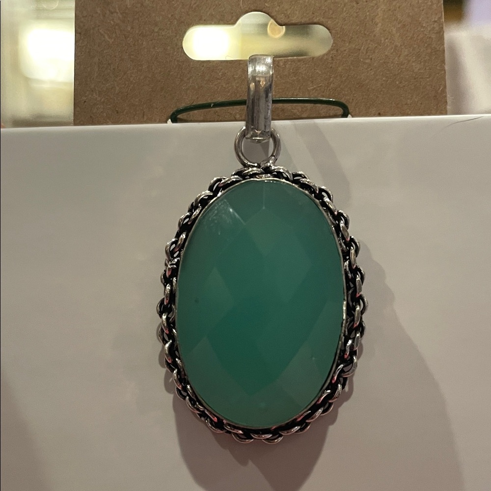 Elegant Silver and Green Pendant Necklace